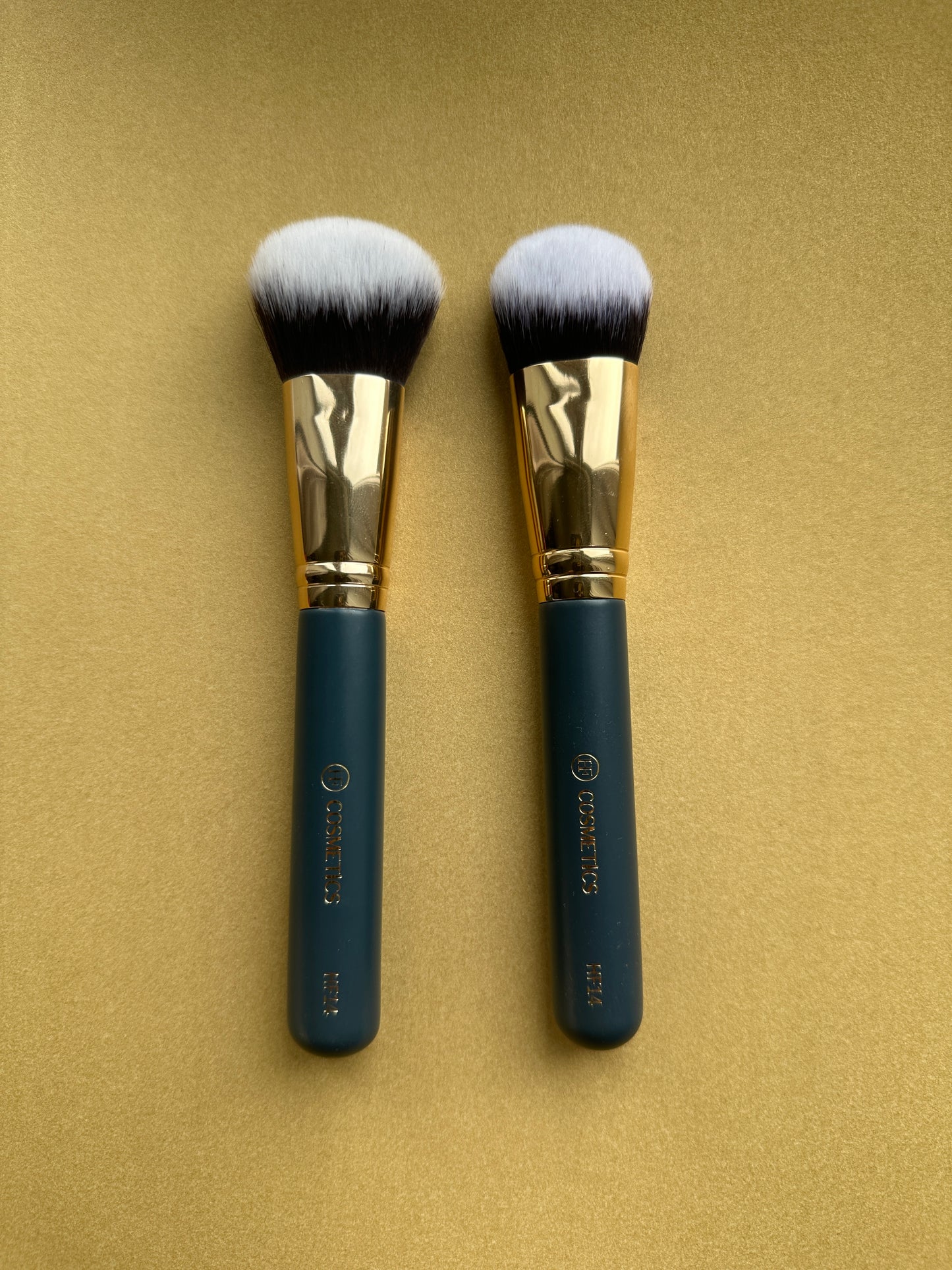 XL HF14: Flawless Finish Foundation Brush