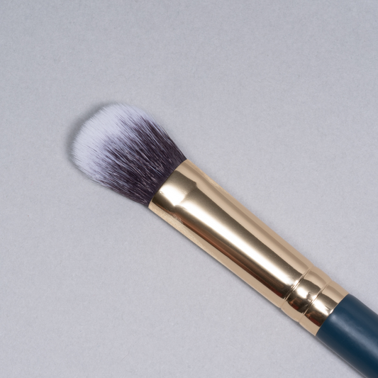 HF16: Multi-use concealer, eye-base and eyeshadow brush