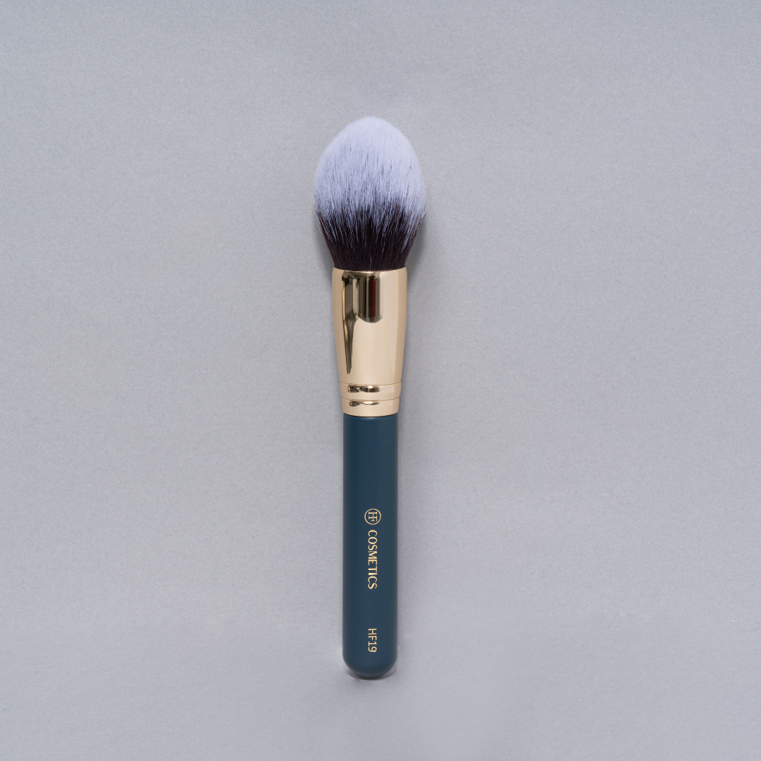 HF19: Large powder brush for bronzer, foundation and setting