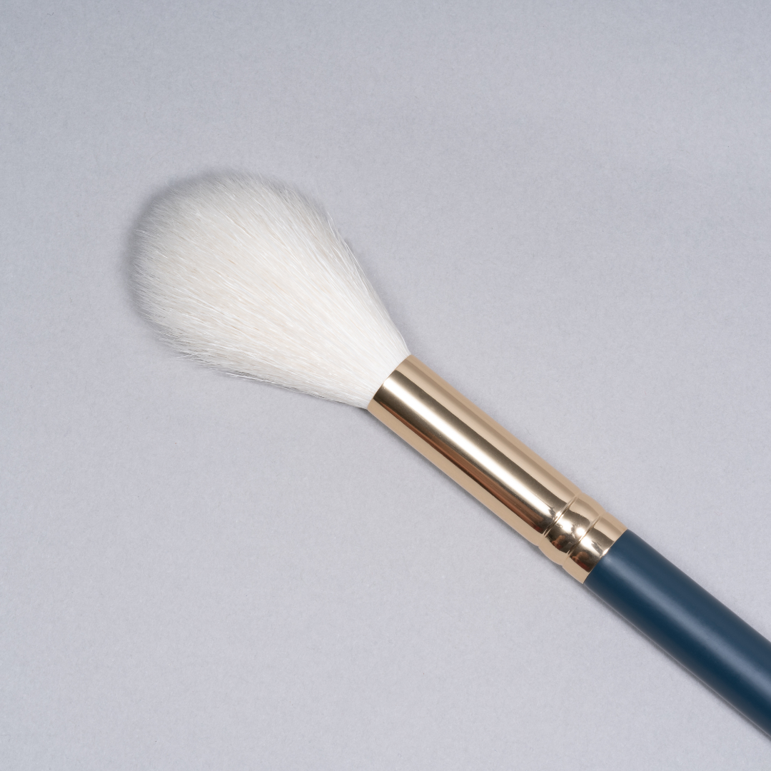 HF23: Tapered powder, blusher and polisher brush