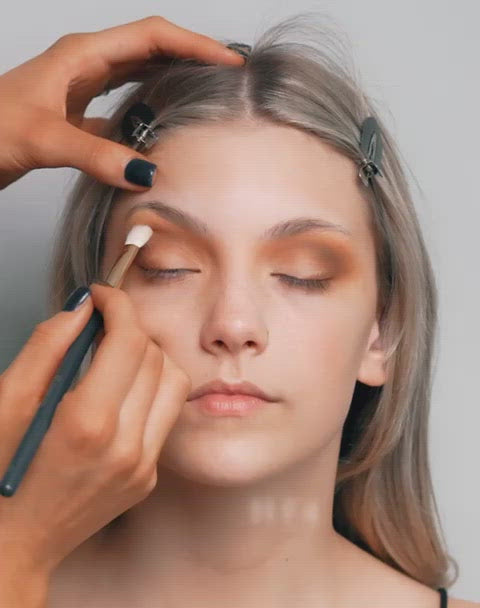 HF4: Soft eye definer brush