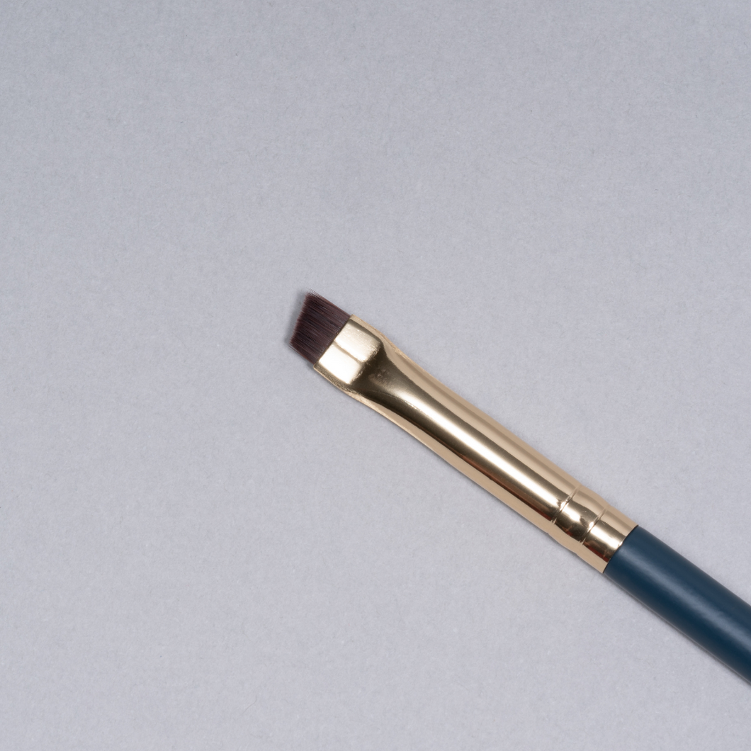 HF11: Eyebrow and eyeliner brush with spoolie