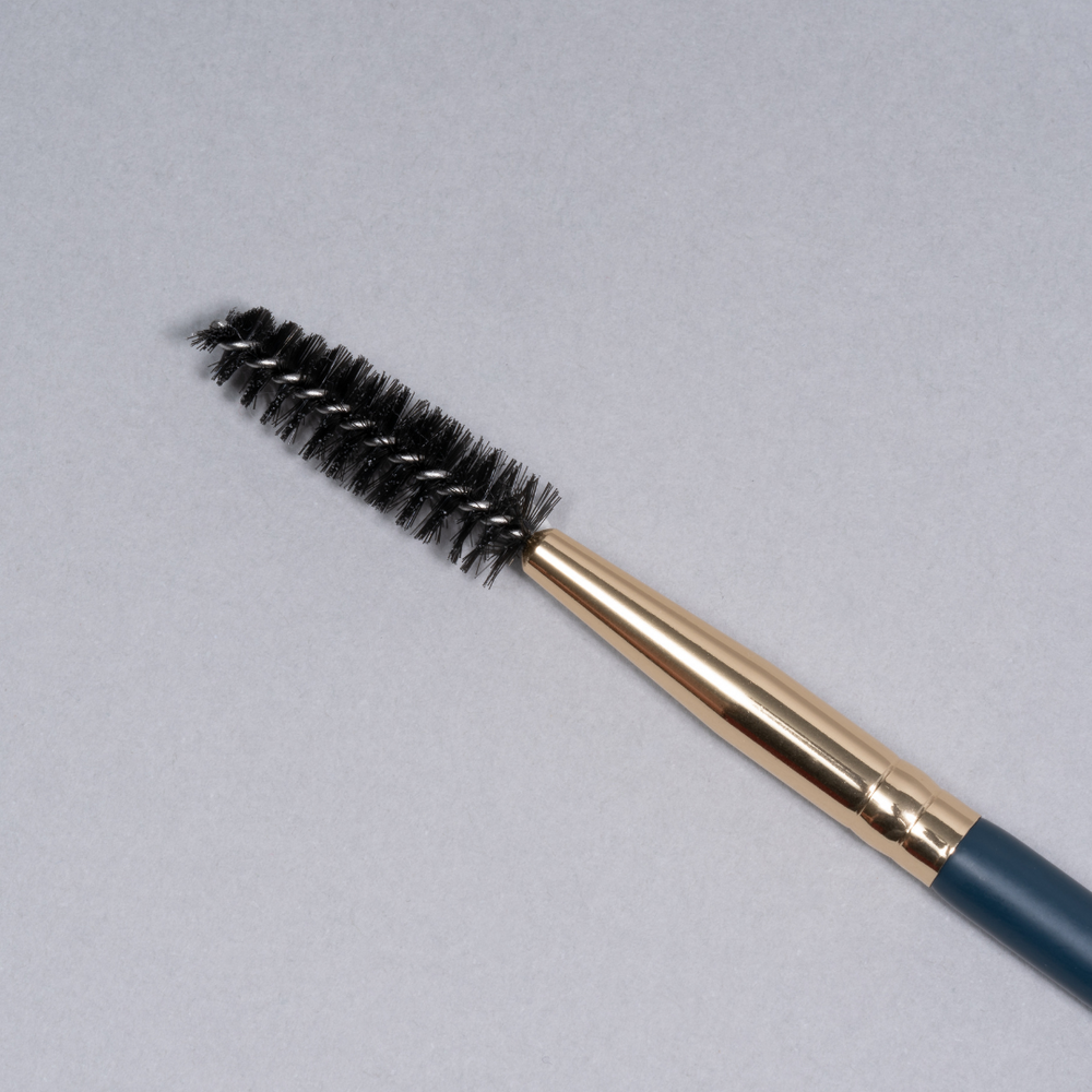 HF11: Eyebrow and eyeliner brush with spoolie