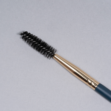 Load image into Gallery viewer, HF11: Eyebrow and eyeliner brush with spoolie
