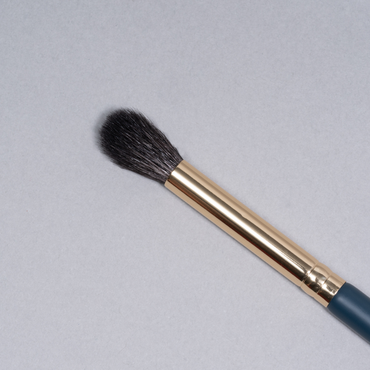 HF13: Tapered medium eye blender brush