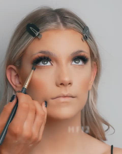 HF12: Tapered mini crease blender brush
